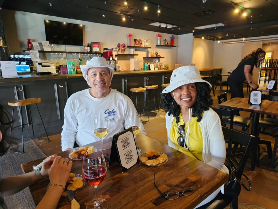 Couple enjoying wine and snacks during a wine tour in Grapevine.